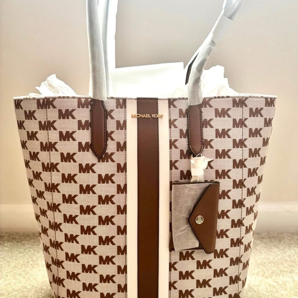 MK “Vincent” Signature Tote Bag W/attach Card Cade